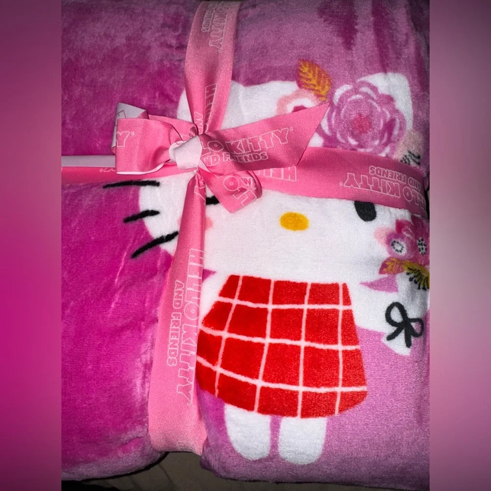 Hello Kitty Throw - Picture 3 of 3
